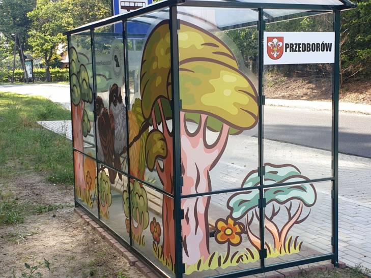 Eko-grafitti na przystanku w Przedborowie