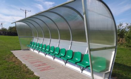 Nowe wiaty stadionowe i trybuny na boisku LZS Pelikan Grabów