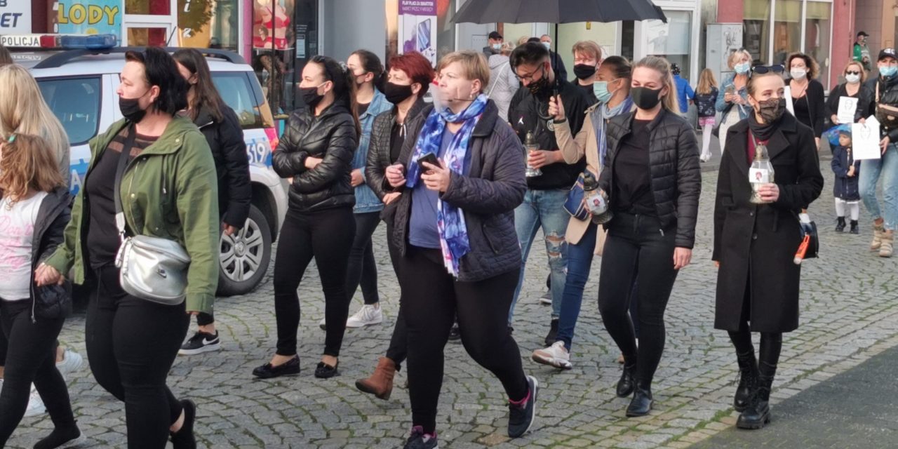 Protest kobiet w Ostrzeszowie! [ZDJĘCIA]
