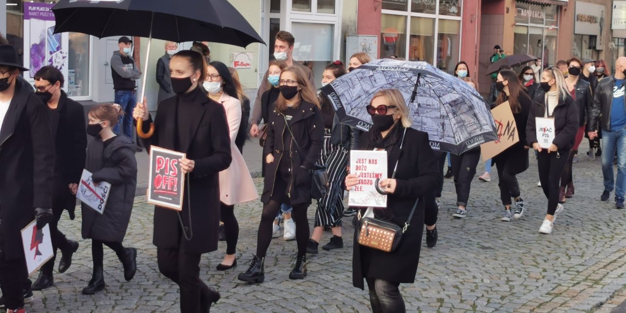 Protest kobiet w Ostrzeszowie! [ZDJĘCIA]