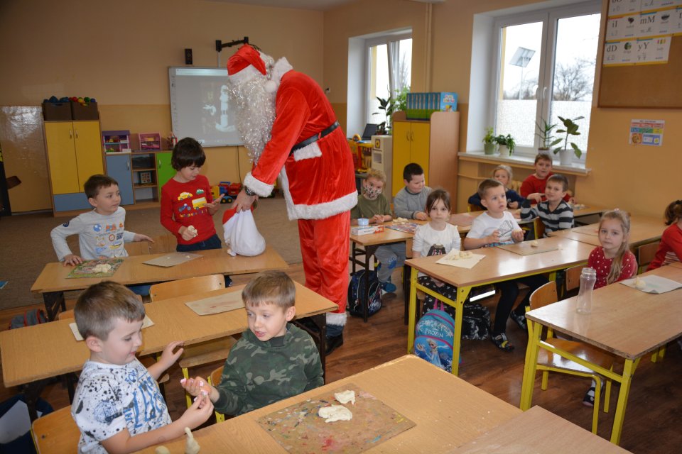 Mikołaj odwiedził przedszkolaki w całej gminie