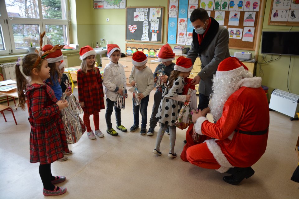 Mikołaj odwiedził przedszkolaki w całej gminie