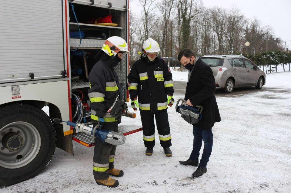 OSP w Grabowie nad Prosną otrzymała sprzęt hydrauliczny