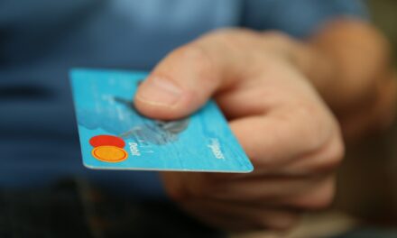 75 procent seniorów w Wielkopolsce woli konto w banku