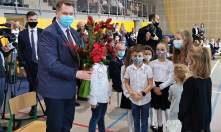 Minister edukacji przyjechał do Kuźnicy Grabowskiej i Mikstatu