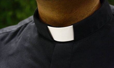 Ksiądz z diecezji kaliskiej miał molestować mężatkę i matkę dwójki dzieci. Kuria „wyraża ubolewanie”