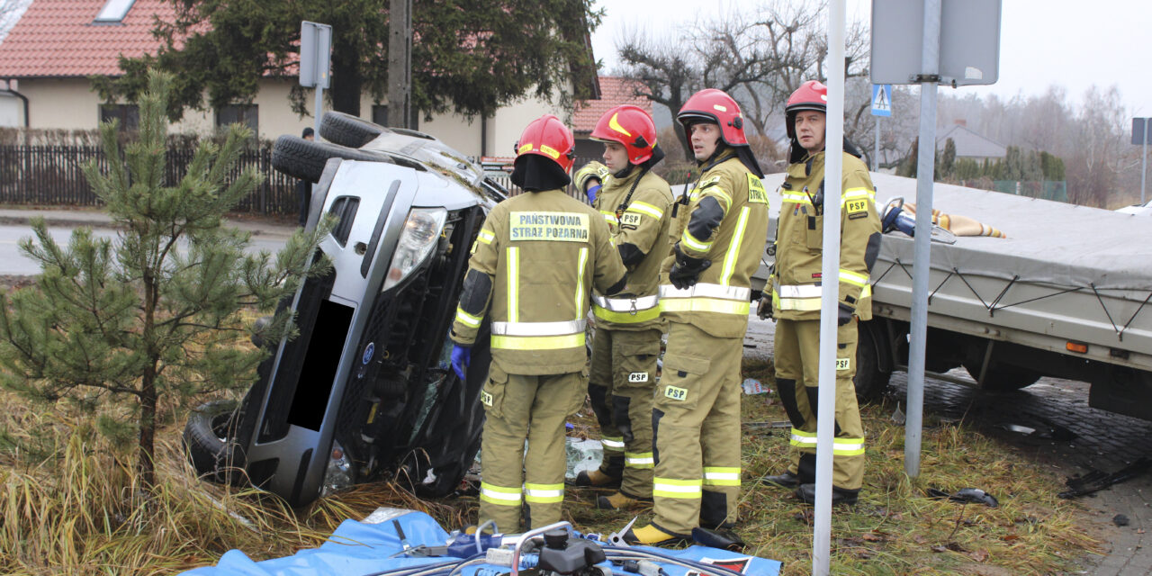 Poważny wypadek w Ostrzeszowie. Jedna osoba została ranna AKTUALIZACJA