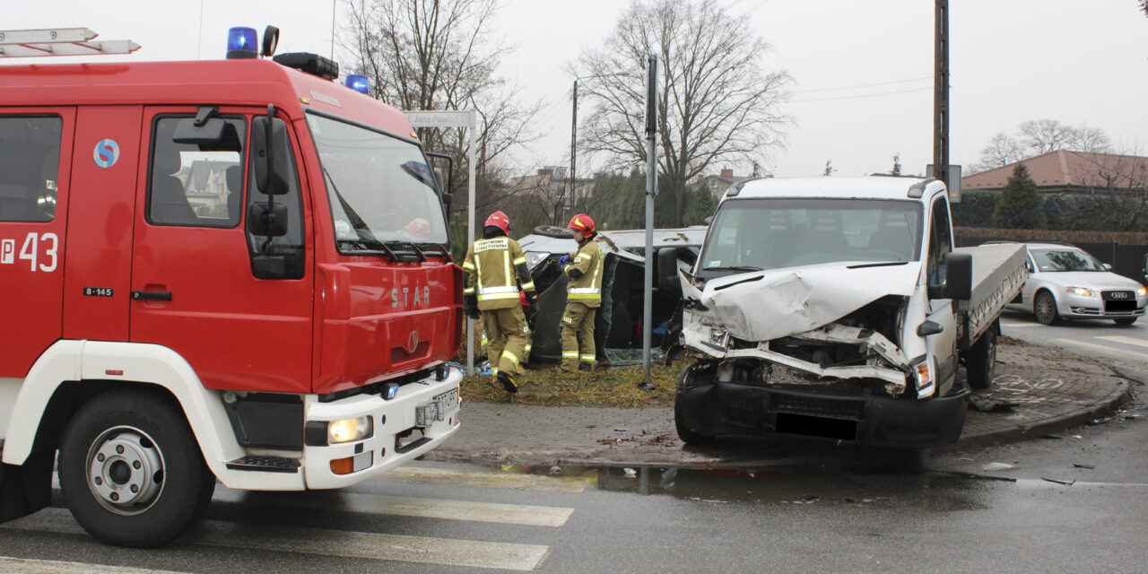 Poważny wypadek w Ostrzeszowie. Jedna osoba została ranna AKTUALIZACJA