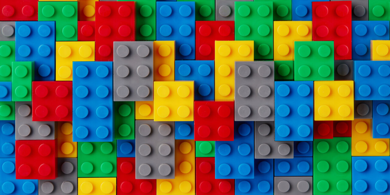 Kultowe klocki, czyli jak powstało LEGO