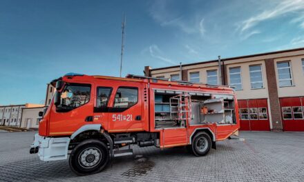 Strażacy z Ostrzeszowa mają nowy wóz ratowniczo – gaśniczy