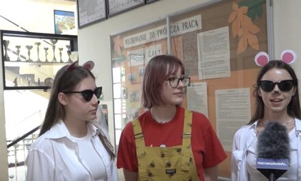 Ostrzeszowscy licealiści w świecie bajek FILM