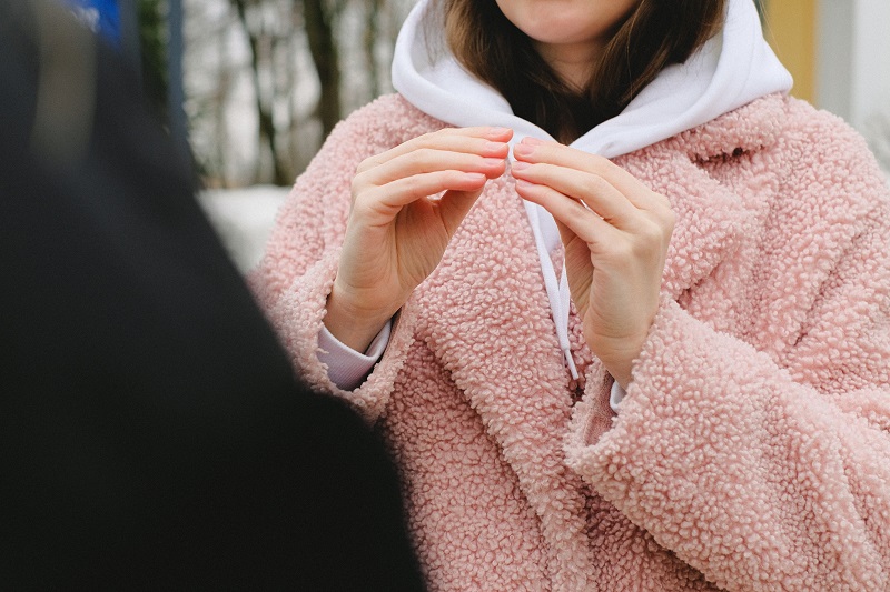 Płaszcz damski z alpaki – komfort cieplny i wygoda na nadchodzące zimne dni