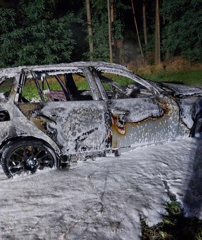 Samochód wypadł z drogi i zapalił się. Nie żyje 17-latek AKTUALIZACJA - Ostrzeszów Info